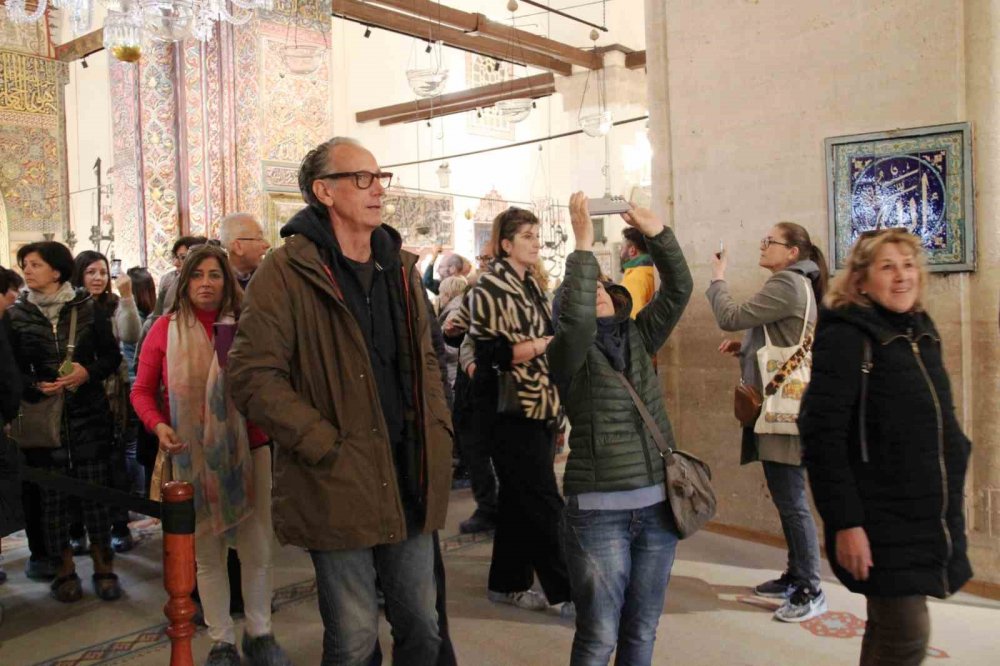 Konya'da Ramazan ayının ilk gününde Mevlana Müzesine ziyaretçi akını