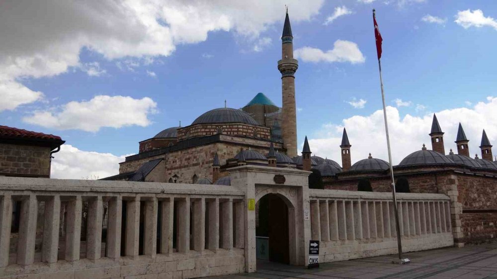 Konya'da Ramazan ayının ilk gününde Mevlana Müzesine ziyaretçi akını