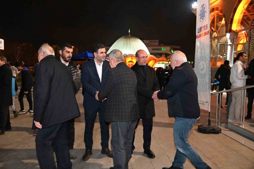 Teravih Selçuklu'daki tüm camilerde coşkuyla karşılandı