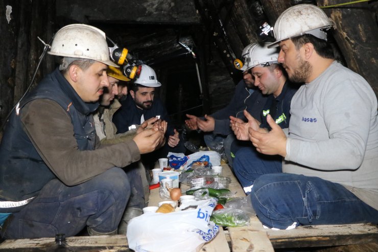 Yerin metrelerce altında ilk sahurlarını yaptılar