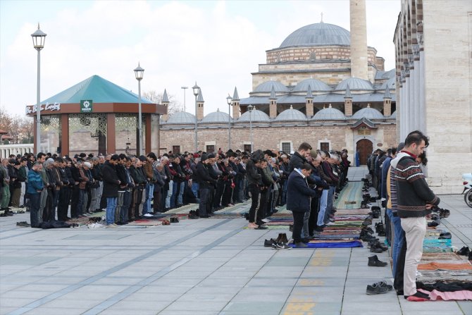 Konya'da ramazan ayının ilk cuma namazı kılındı