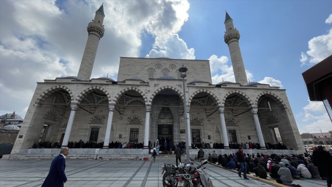 Konya'da ramazan ayının ilk cuma namazı kılındı