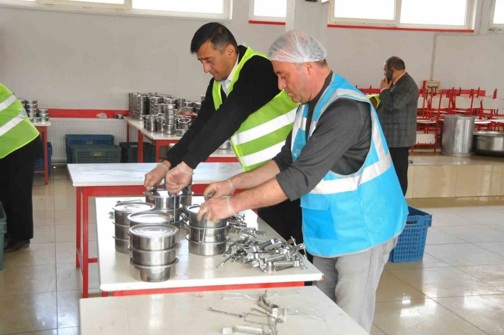 Konya'nın ilçesinde günlük 2 bin 250 kişiye iftar yemeği veriliyor