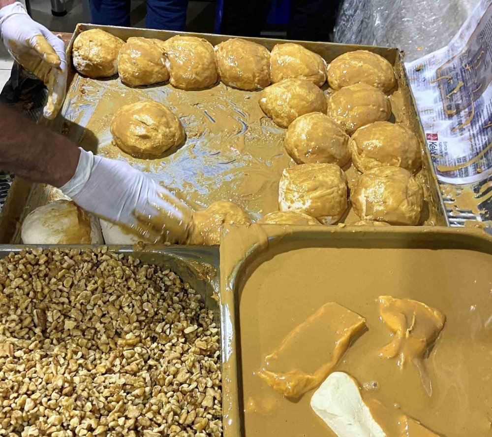 Konya'ya özgü tahinli pide! İşte fiyatlar...