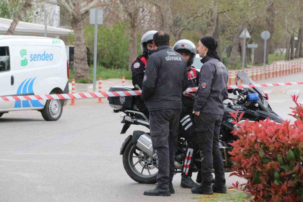 Nijeryalı vatandaşın unuttuğu valiz polisi alarma geçirdi