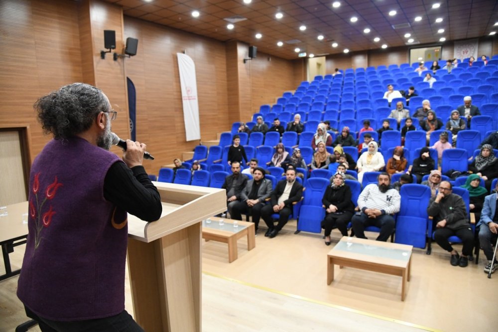 Sinan Yağmur, “Türkiye’nin diğer bölgelerinde yaşayan herkesin sizin adınıza gözlerinden yaş akıyor”