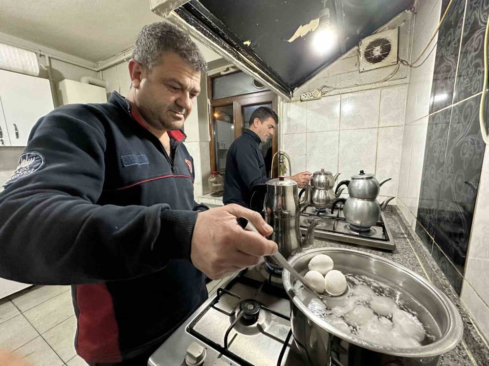 Deprem bölgesindeki itfaiyecilerin buruk sahuru