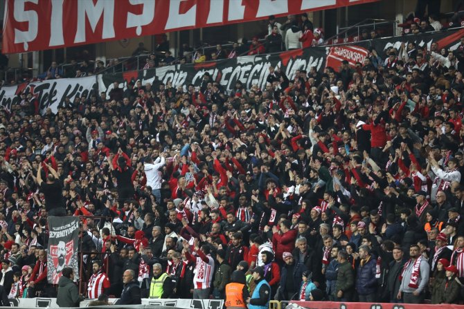 Samsunspor liderliğini sürdürdü