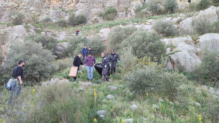 Tarihi kalenin surunun yakınında erkek cesedi bulundu