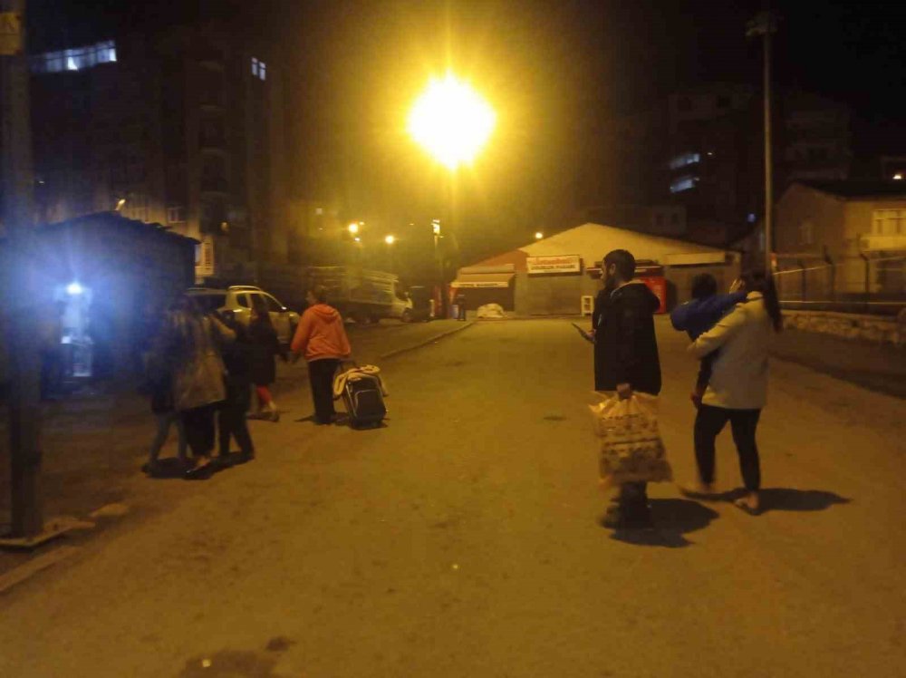 Hakkari’de 3 büyüklüğünde deprem