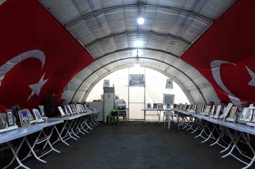 HDP önündeki ailelerin evlat direnişi