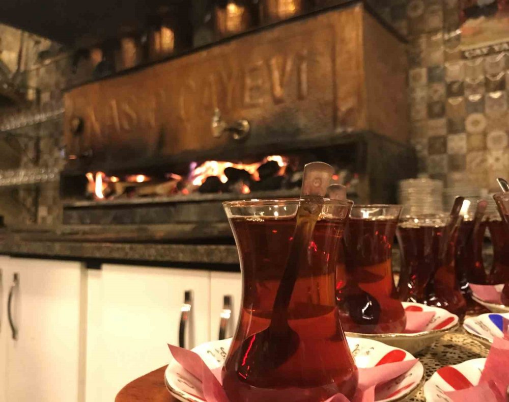 İftardan sahura vazgeçilmez lezzet, közde çay