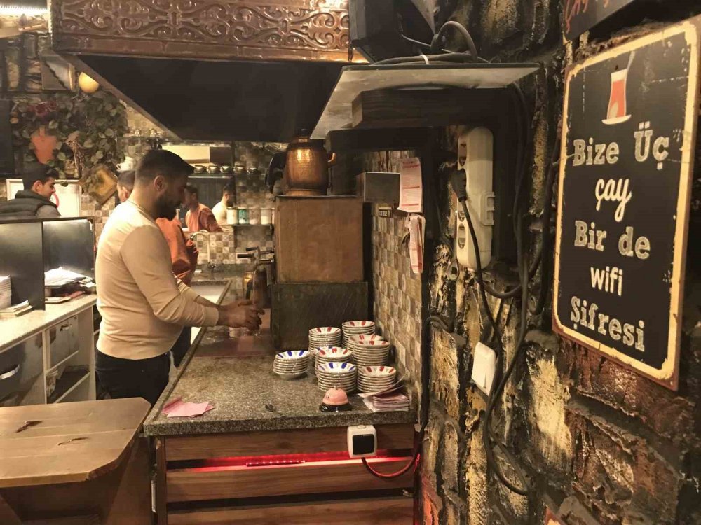 İftardan sahura vazgeçilmez lezzet, közde çay