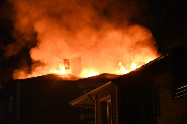 Tekirdağ'da 5 katlı binada yangın