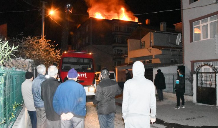 Tekirdağ'da 5 katlı binada yangın