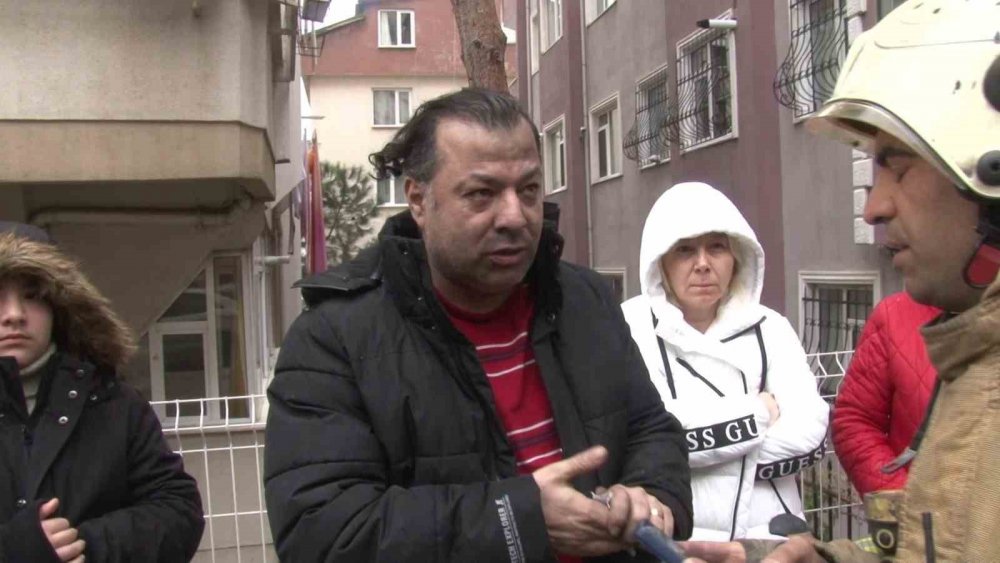 Ümraniye’de apartman yangını: 1’i çocuk 3 kişi dumandan etkilendi