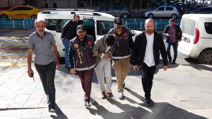 Katil zanlısını olay yerinde düşürdüğü 'ödeme emri' ele verdi