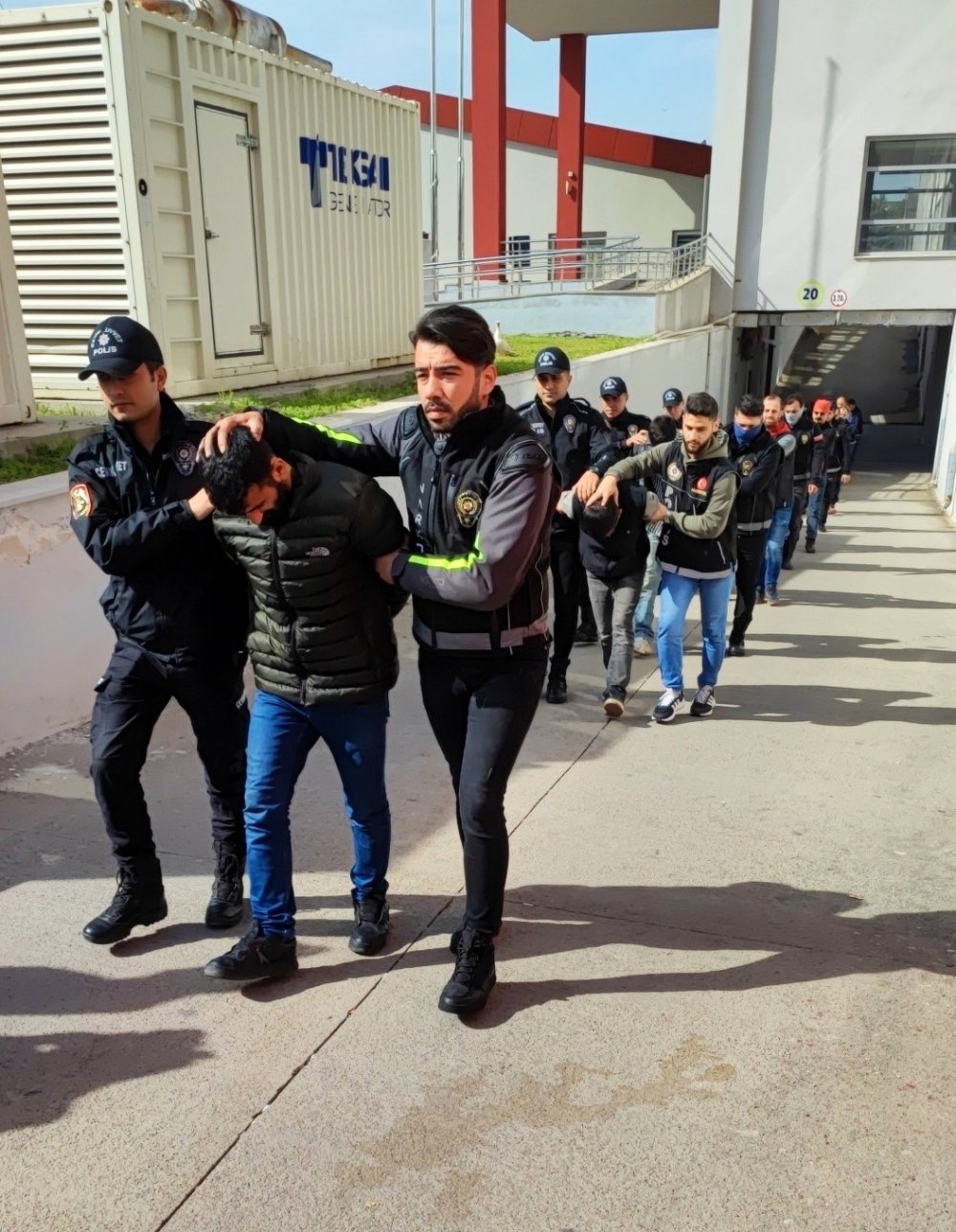 Kökünü Kurutma Operasyonu’nda 122 ’torbacı’ tutuklandı