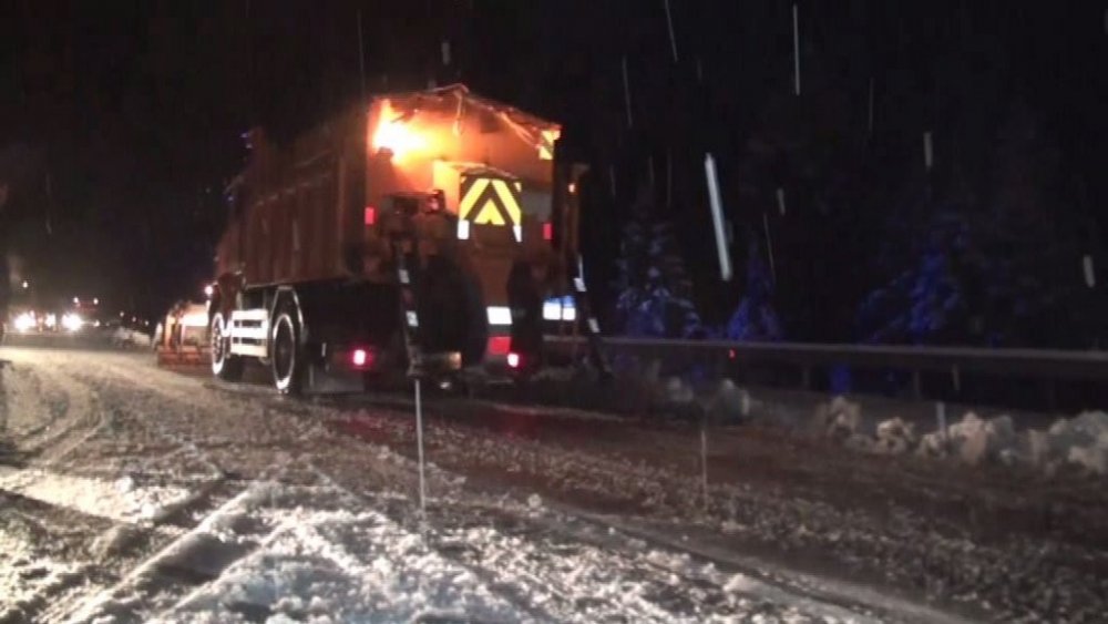 Antalya-Konya karayolunda kar yağışı etkili oluyor