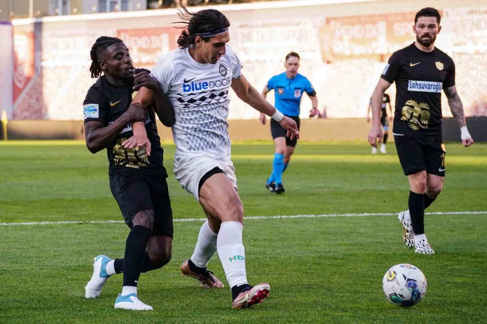 6 gollü maçta kazanan Altay oldu