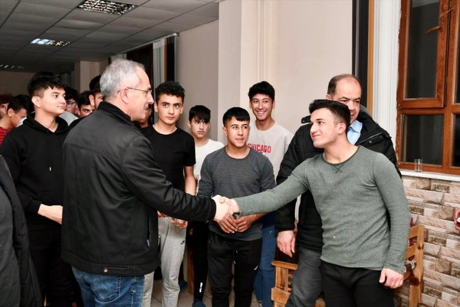 Kaymakam Pişkin, öğrencilerle iftar programında bir araya geldi