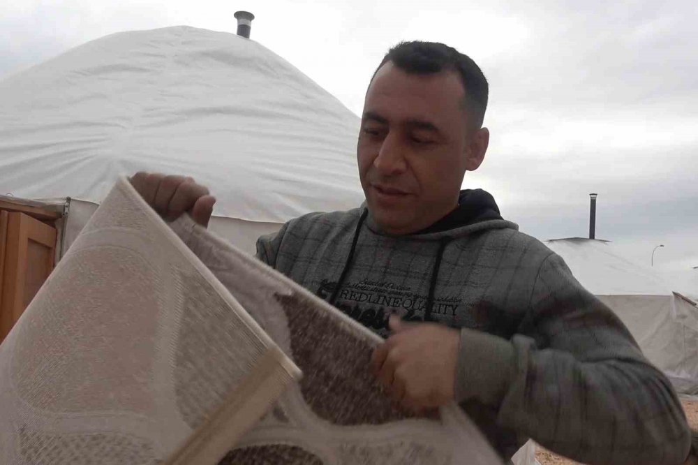 Şehir dışındaki ailesinin yanına gidecekken depreme yakalandı: Kendisi kurtuldu, oğlu öldü