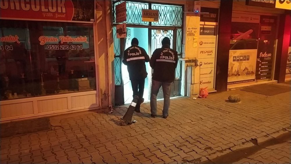 Sevgili çiftin kavgası kanlı bitti: Kadın, sevgilisini öldürdü