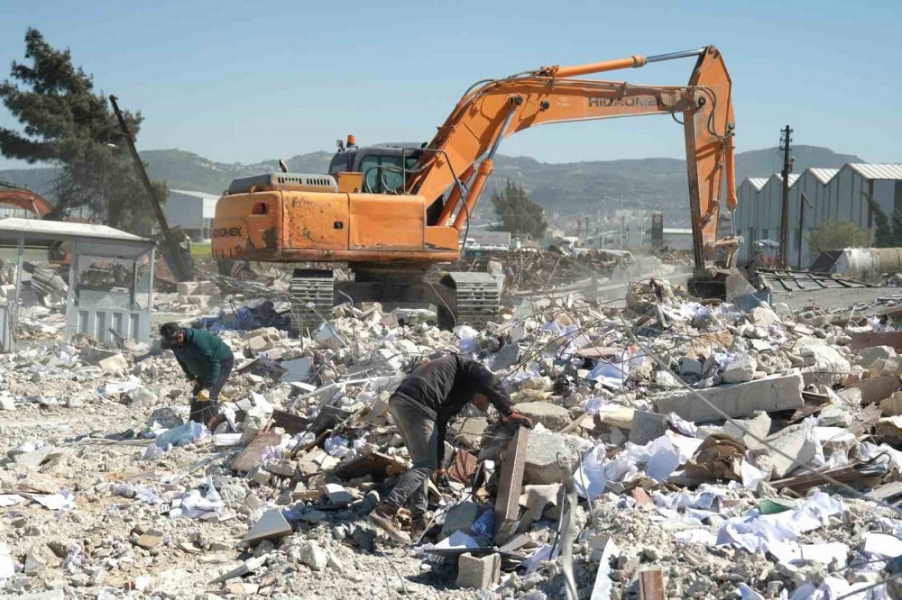 40 yıllık emekleri 40 saniyede enkaz oldu