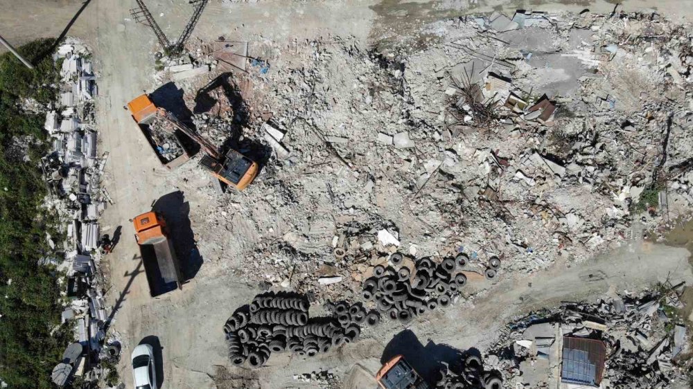 40 yıllık emekleri 40 saniyede enkaz oldu