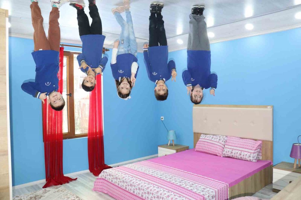 Bu evde bir terslik var!