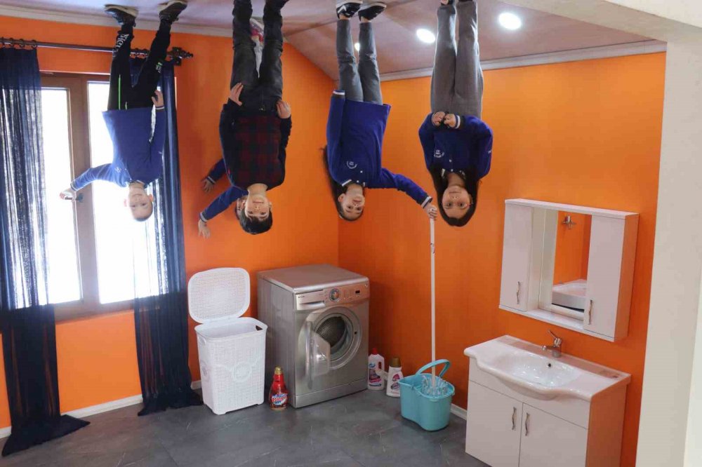 Bu evde bir terslik var!