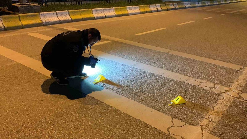 İki ayrı otomobilden birbirlerine ateş açtılar