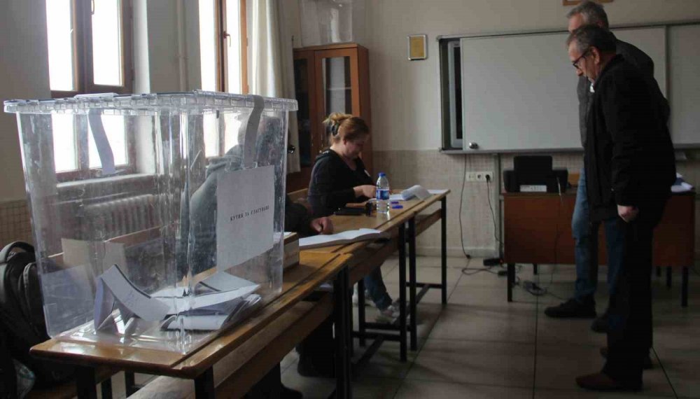 Konya'da vatandaşlar oy kullanmaya başladı