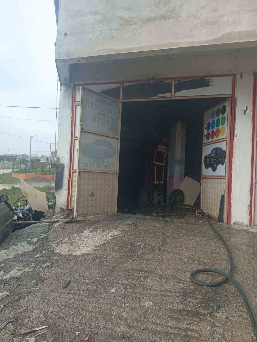 Tamire getirilen otomobil sonrası dükkanı kül oldu