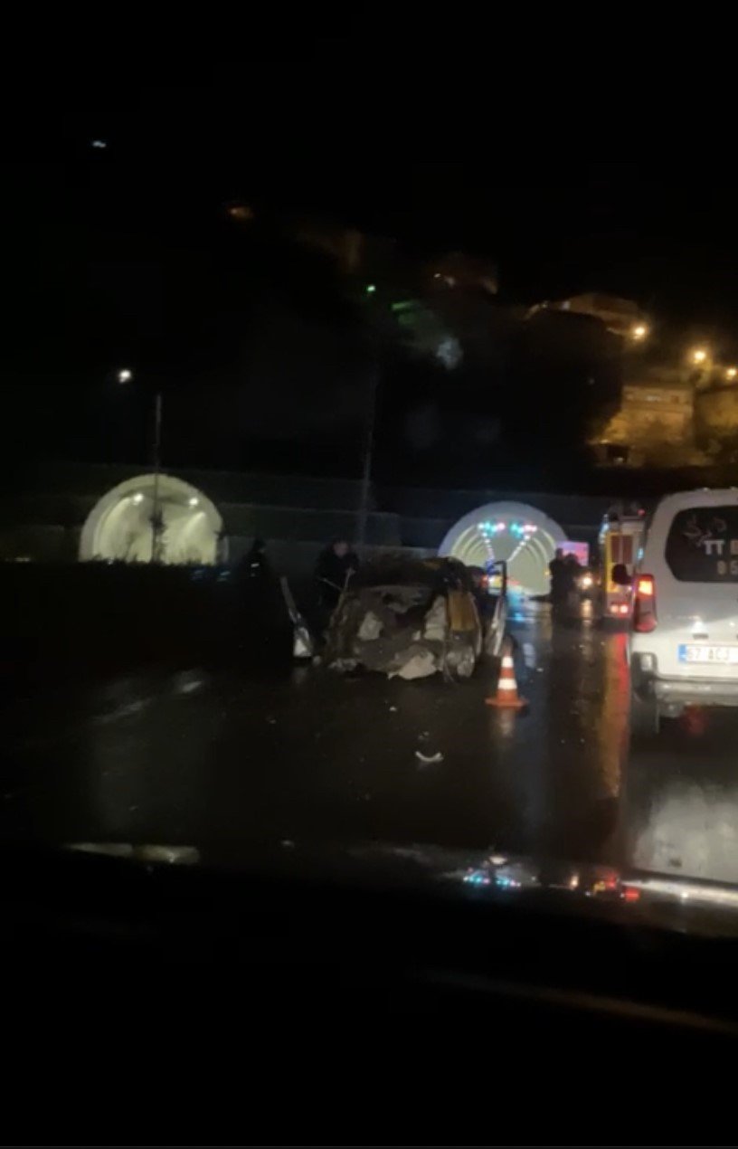 Tünel çıkışındaki kazada yolcu hayatını kaybetti, 2 kişi yaralandı