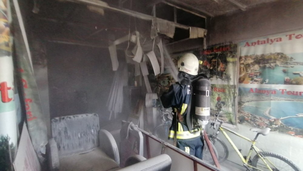 Tur firmasında çıkan yangın korkuttu