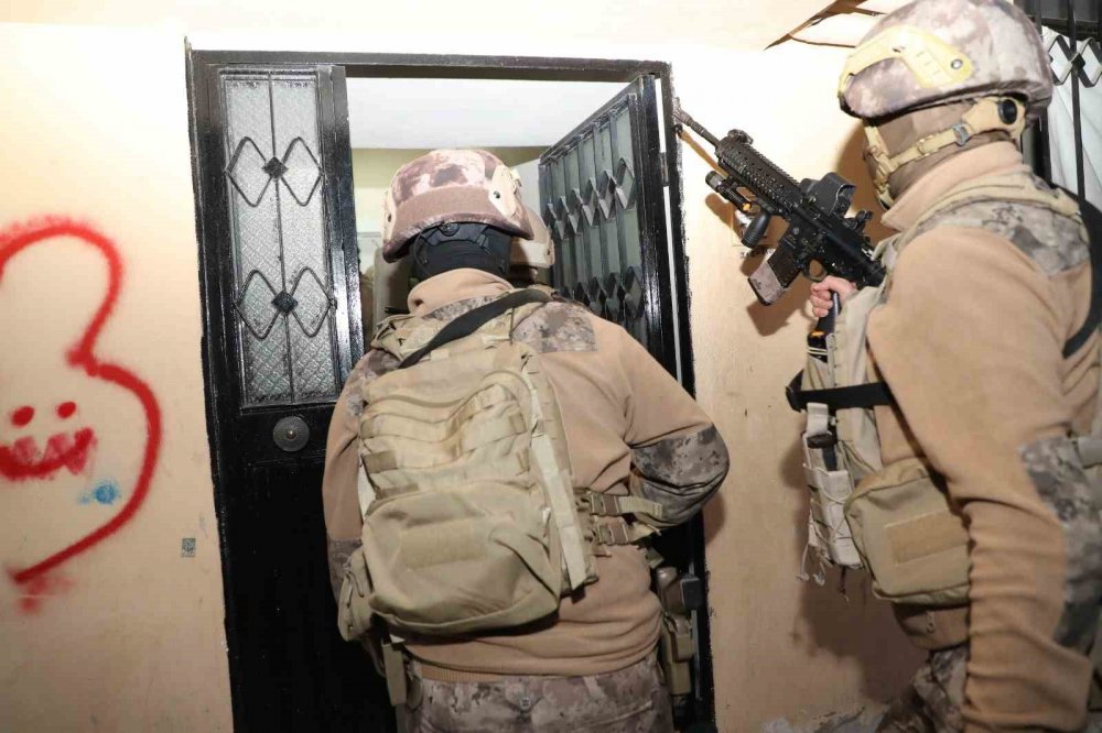 Mersin’de özel harekat ve dron destekli asayiş operasyonu: 4 gözaltı