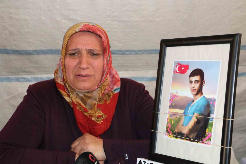 "Oğlum gelmeyene kadar buradan kalkmayacağız"