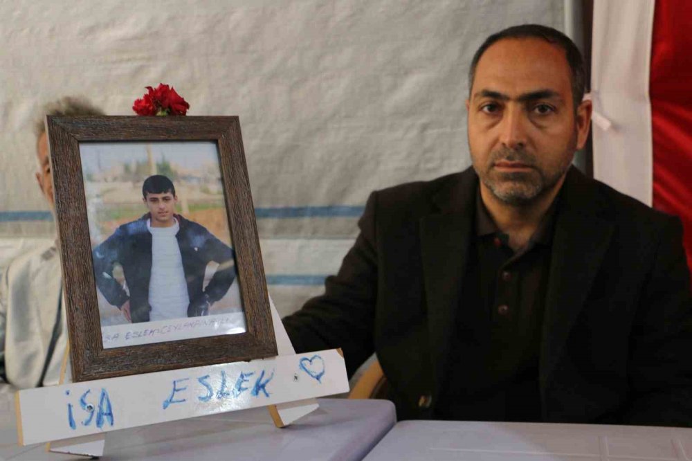 "Oğlum gelmeyene kadar buradan kalkmayacağız"