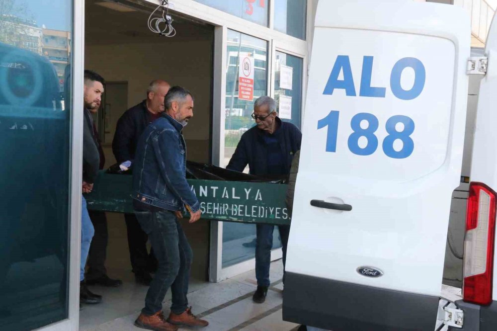 Feci kazada sürücü olay yerinde Konyalı genç avukat hastanede öldü