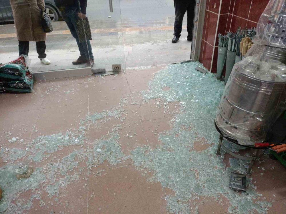 Kasap dükkanına kurşun yağdırdılar