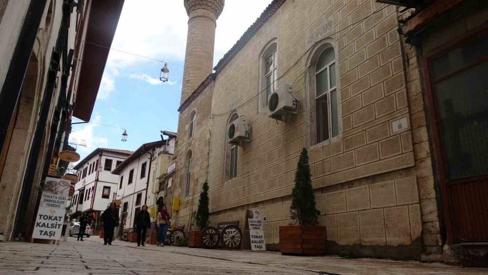 Kabe ile ölçüleri aynı! Türkiye’de 3 tane bulunuyor, birisi Tokat’ta