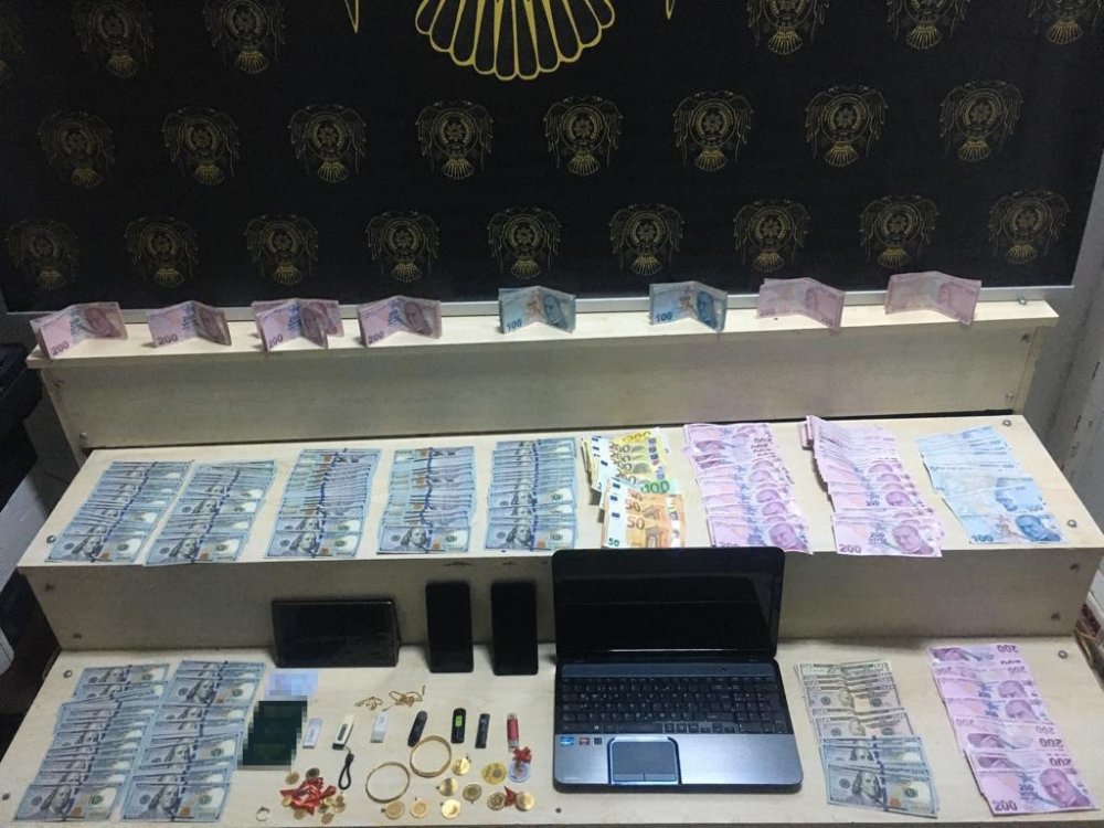 3 yıldır firar olan FETÖ’cünün saklandığı yerden servet çıktı