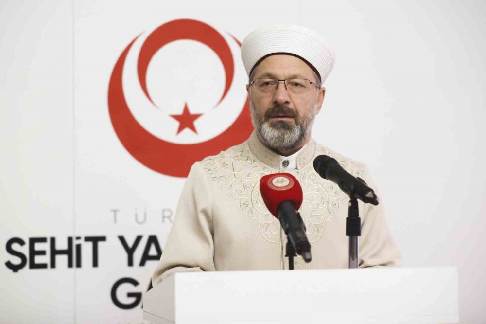 Diyanet İşleri Başkanı Erbaş, İstanbul’da şehit yakınları ve gazilerle iftarda buluştu