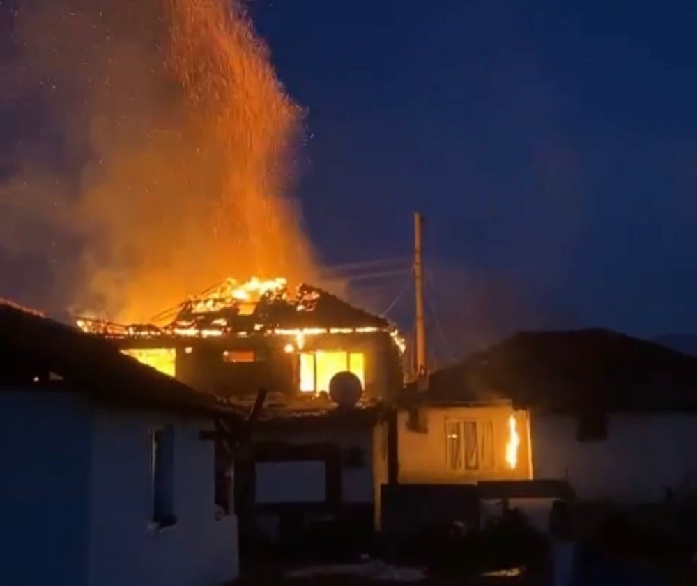 İftar vakti çıkan yangın evi küle çevirdi