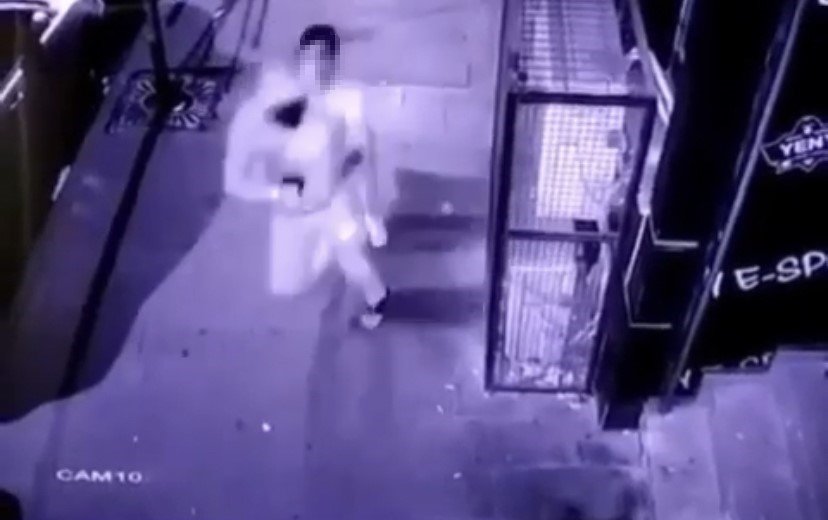 İnternet kafeye silahlı saldırı kameraya yansıdı