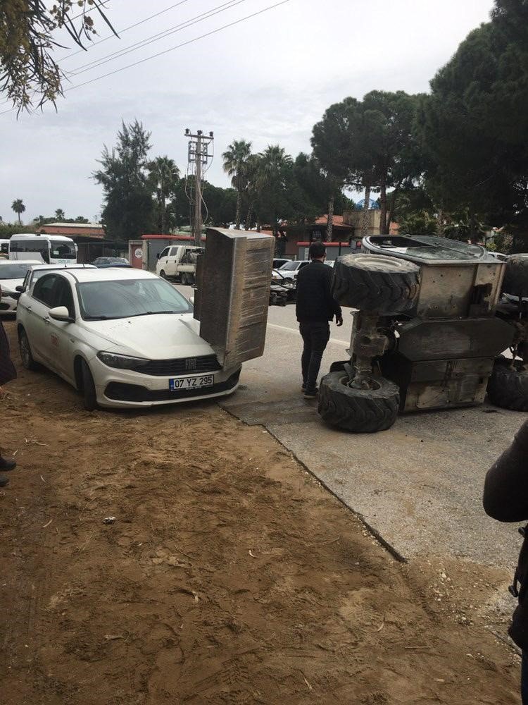 Kepçe, otomobilin kaputunun üzerine düştü