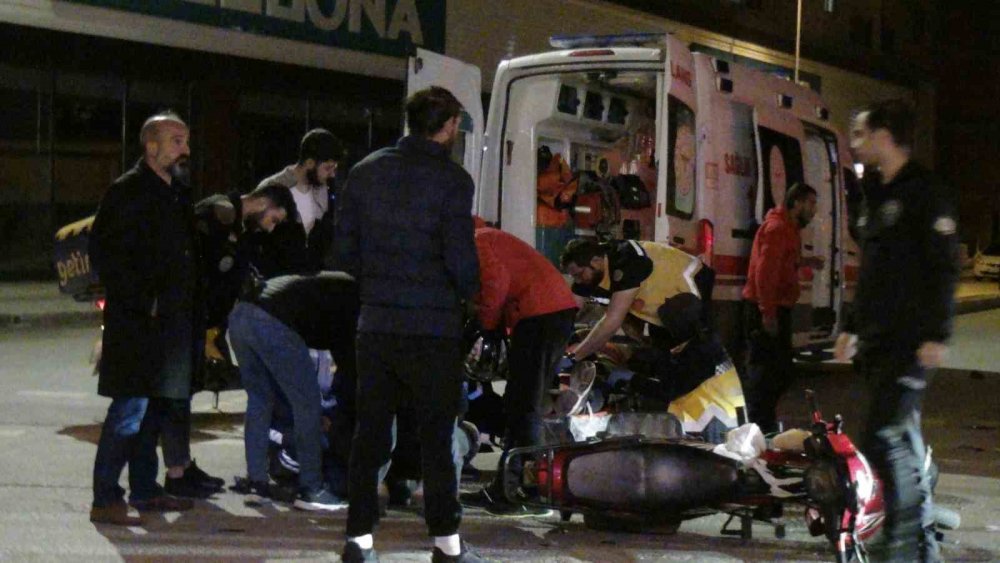 Motosiklete çarpan otomobil sürücüsü olay yerinden kaçtı