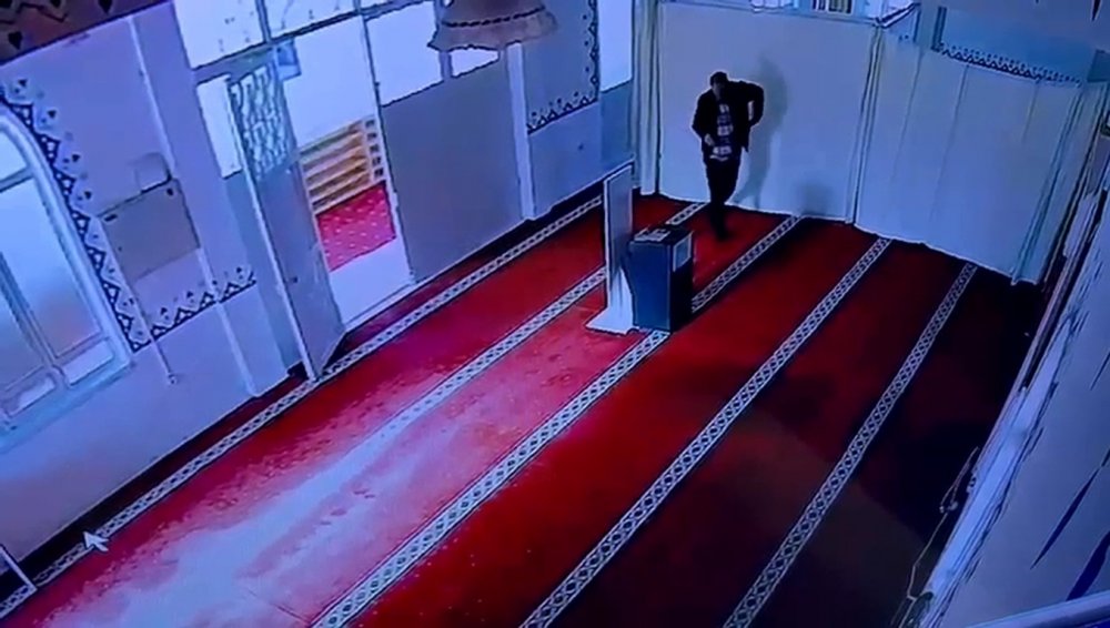 Sadaka kutusundan hırsızlık