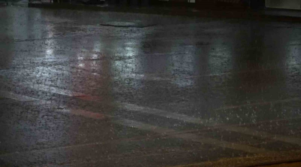 Aksaray’da fırtına ve hortum yerini şiddetli yağmura bıraktı